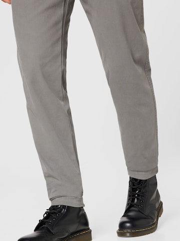Tapered Pantaloni chino 'XX Chino Standard' di LEVI'S ® in grigio