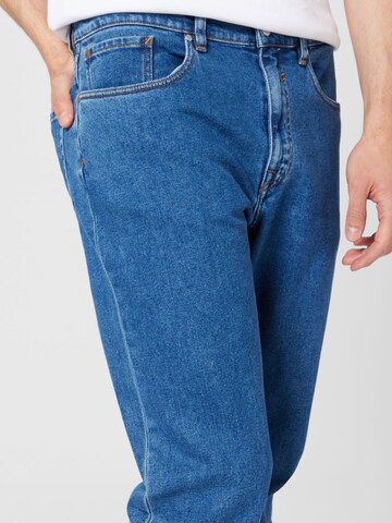 ARMEDANGELS Regular Jeans 'Arjo' i blå
