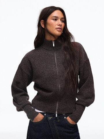 Cardigan Bershka en marron : devant