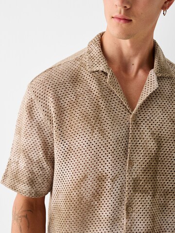Bershka Comfort Fit Hemd in Braun