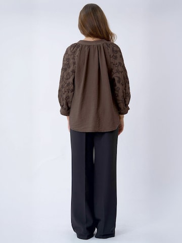 Maglietta ' Fride ' di TEESHOPPEN in marrone: dietro