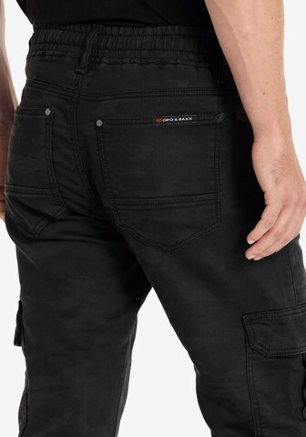 CIPO & BAXX Tapered Jeans in Schwarz