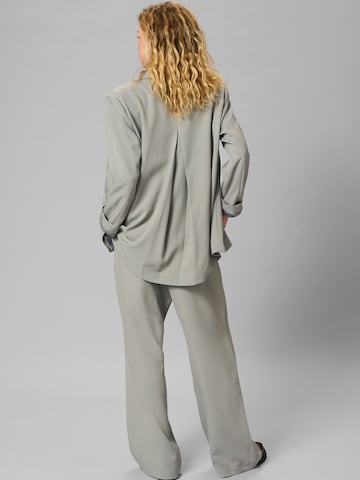 My Essential Wardrobe Блейзър 'Emmy' в сиво
