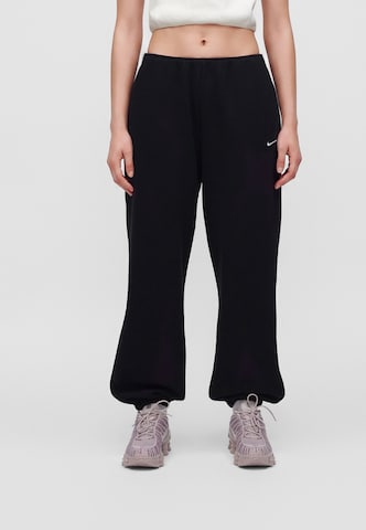 Tapered Pantaloni 'Studio Fleece' di Nike Sportswear in nero: frontale
