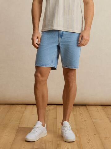 DAN FOX APPAREL Regular Панталон в синьо: отпред