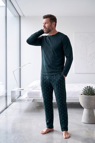 Men Plus Pyjama lang in Grün