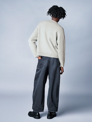 Bershka Sweter w kolorze szary