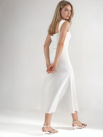 Hiccup Dress 'Midi' in White