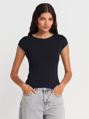 T-shirt Dilvin en noir : devant