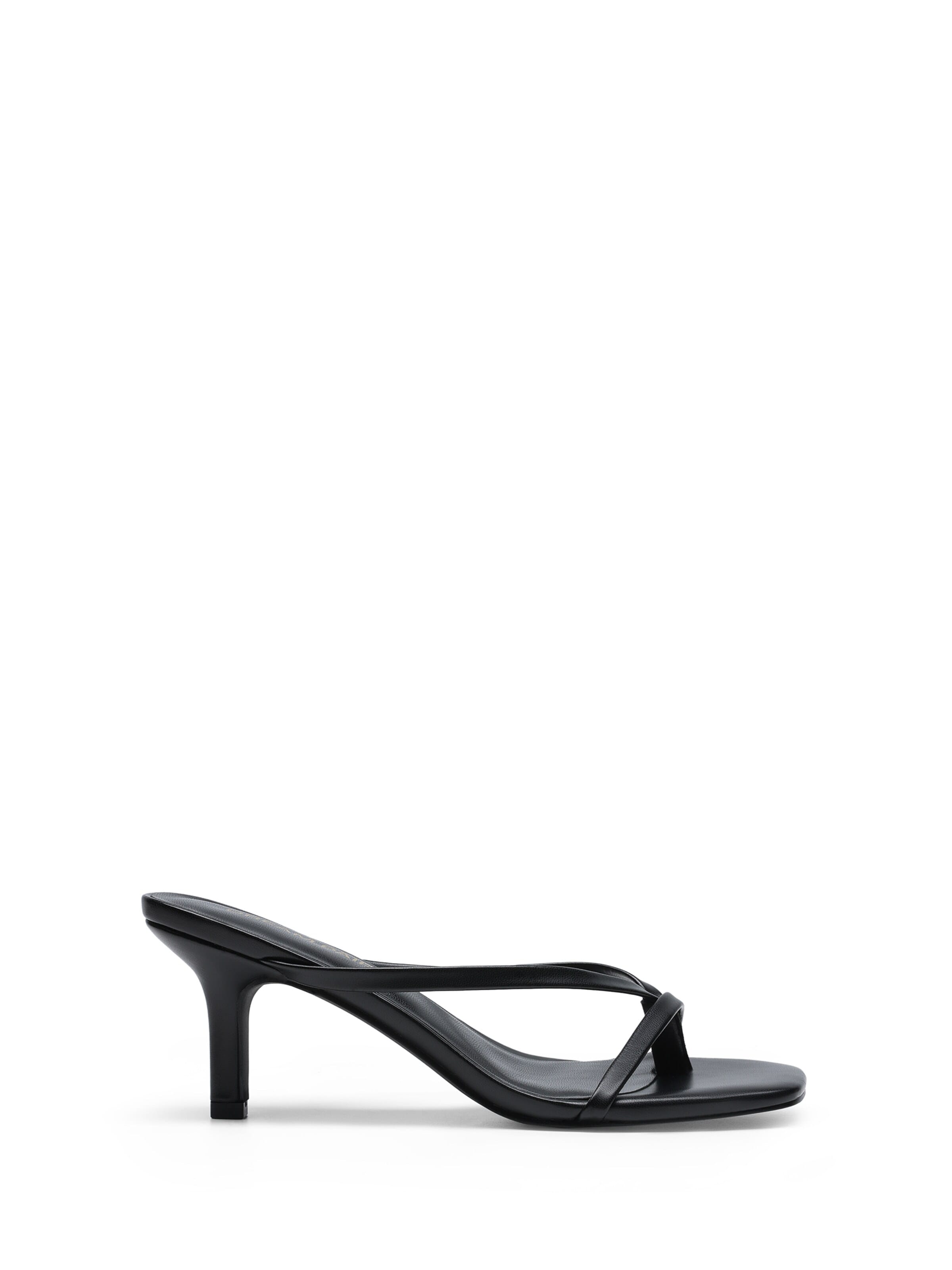 Dream Pairs Strap Sandals in Black