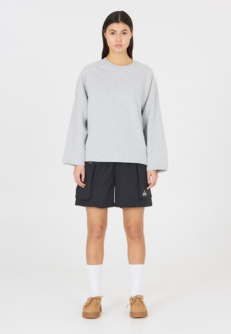 SOS Regular Shorts 'Mayon' in Schwarz