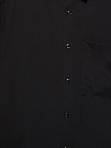 Pull&Bear Regular Fit Hemd in Schwarz