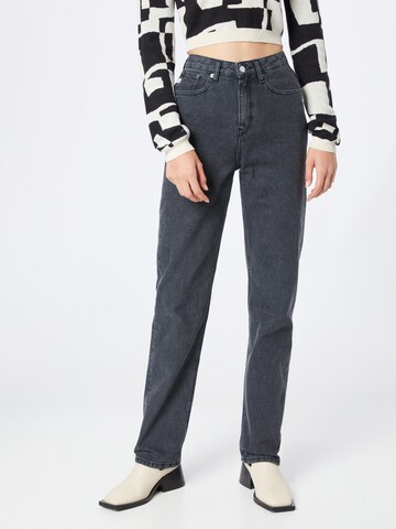 MUD Jeans Regular Jeans i svart: framsida