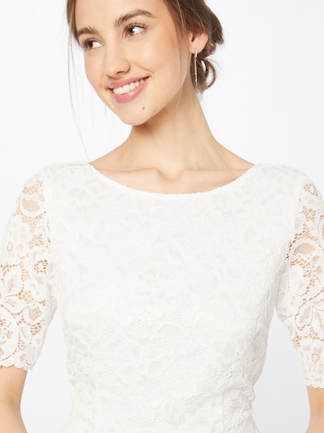 Robe de cocktail Vera Mont en blanc