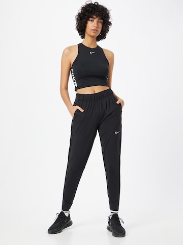 NIKETapered Sportske hlače - crna boja