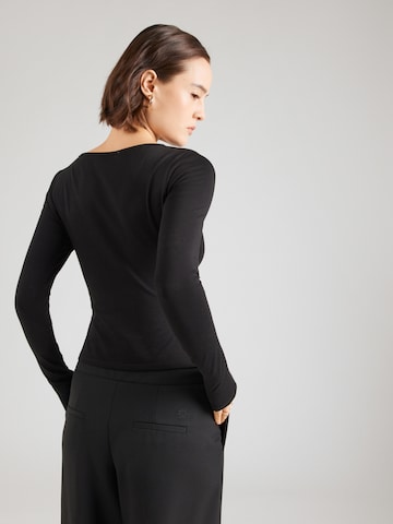 Tricou 'Liv' de la ABOUT YOU pe negru