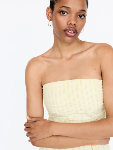 Robe d’été Pull&Bear en jaune