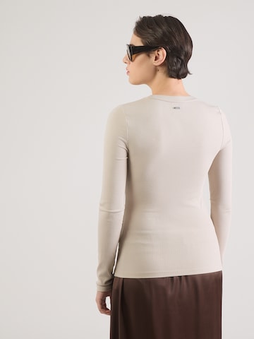 Calvin Klein Póló - bézs: hátul