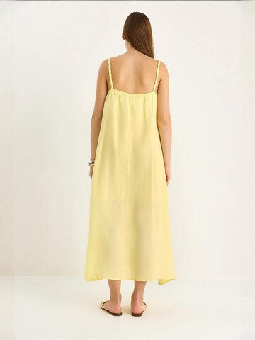 Robe Bianco Lucci en jaune