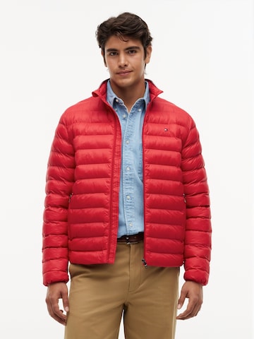 TOMMY HILFIGER Демисезонная куртка в Красный: спереди