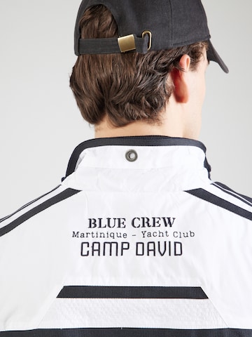 CAMP DAVID מעילים לעונת מעבר בלבן