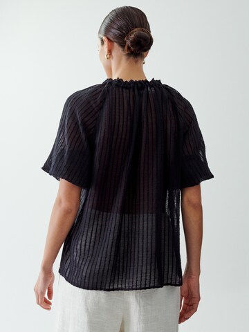 The Fated - Blusa 'AMIRA' en negro: atrás