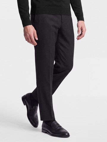 Thomas Goodwin Regular Suit in Red