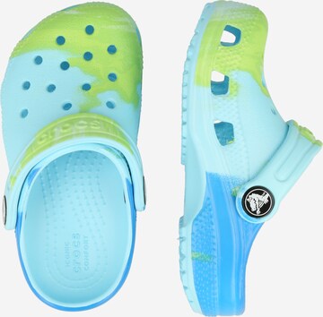 Calzatura aperta di Crocs in blu