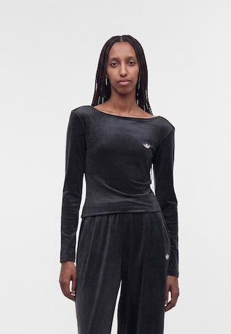 ADIDAS ORIGINALS T-shirt 'ESS' i svart