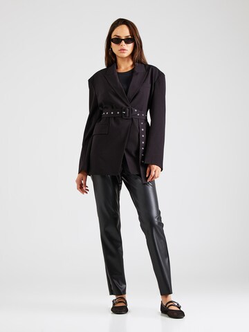regular Pantaloni con pieghe di VILA in nero