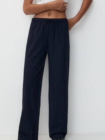 Pull&Bear Loose fit Pants in Blue: front