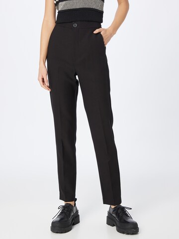 Coupe slim Pantalon à plis 'Karin' Gina Tricot en noir : devant