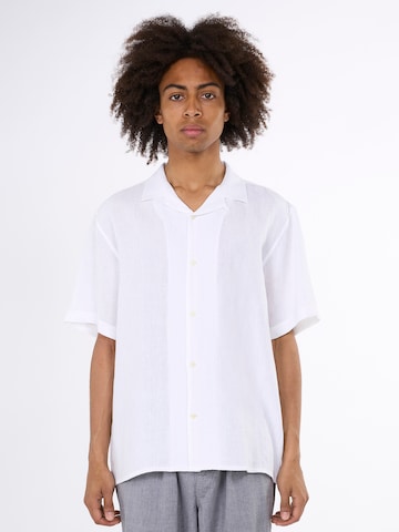 KnowledgeCotton Apparel Comfort fit Button Up Shirt in White: front