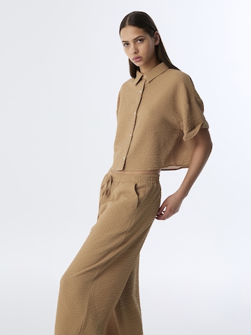 Twist Blouse in Bruin