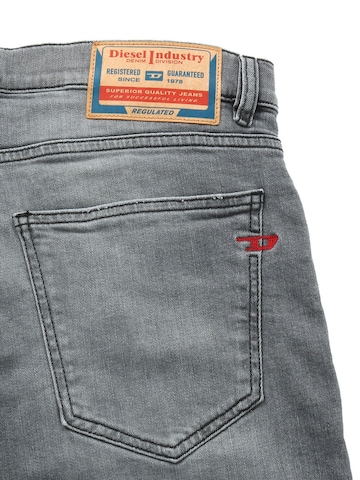 Coupe slim Jean 'D-STRUKT' DIESEL en argent