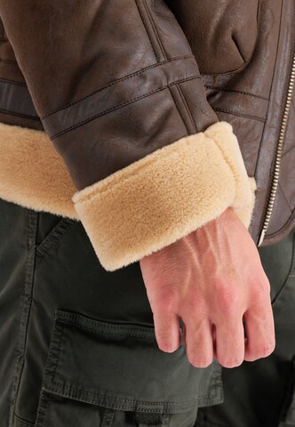 Giacca invernale di ALPHA INDUSTRIES in marrone