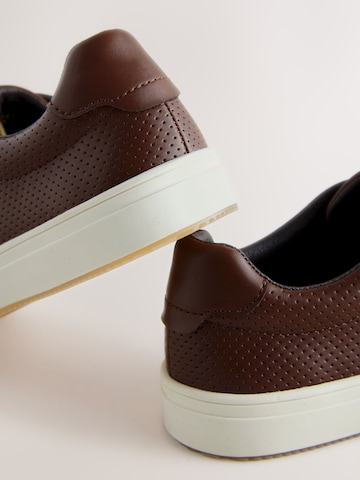 Next Sneakers in Bruin
