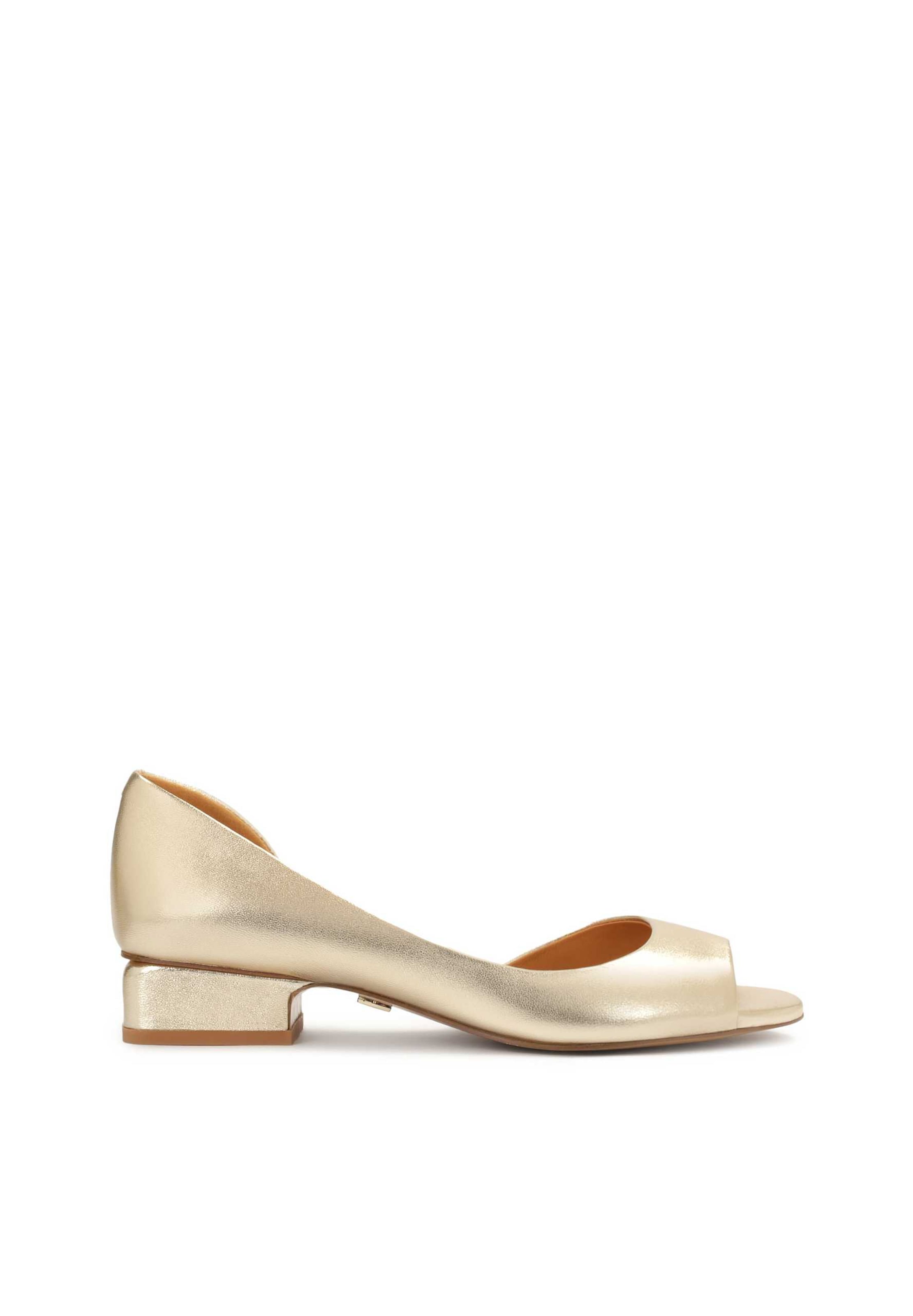 Kazar Pumps in Gold: front