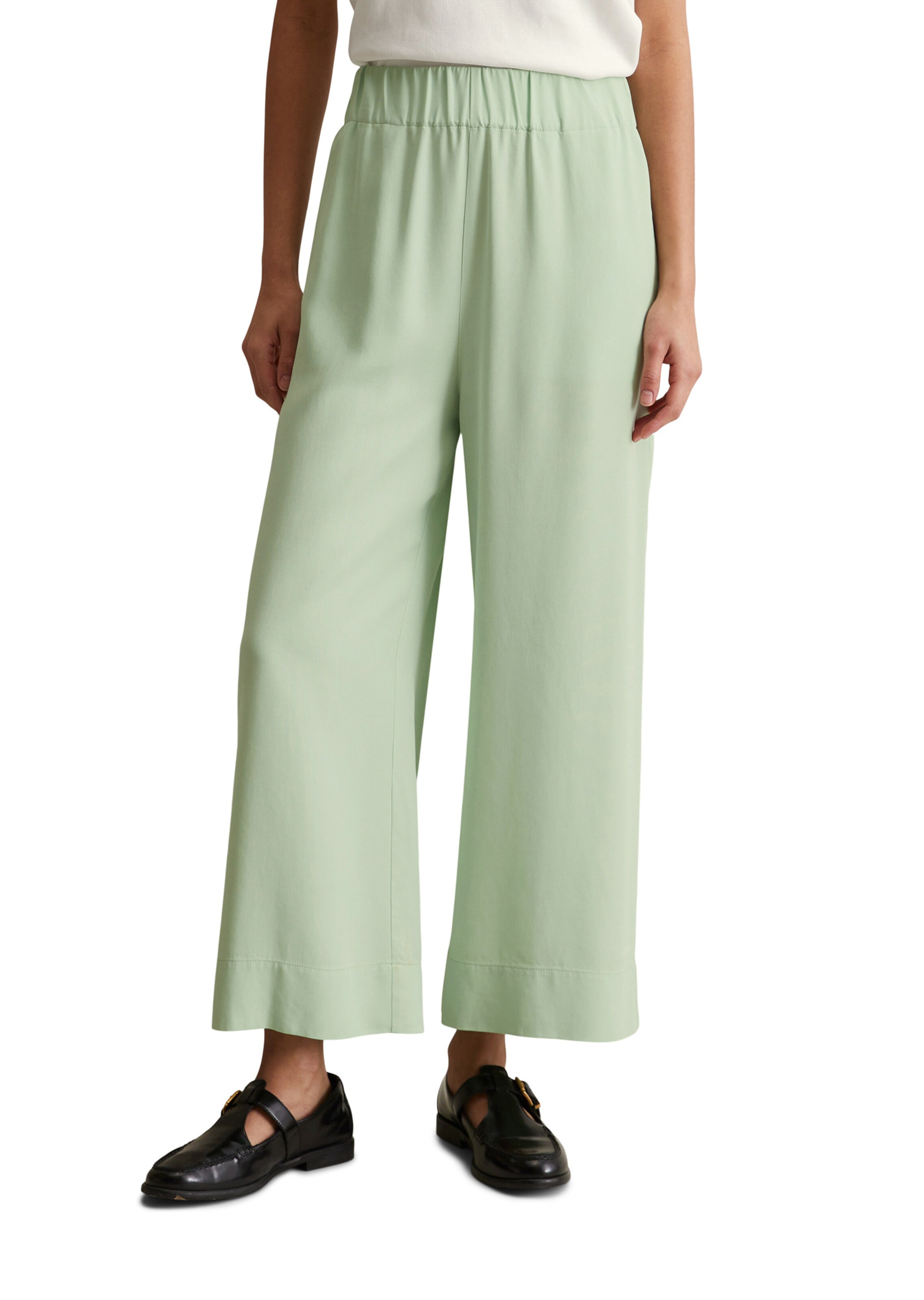 Marc O'Polo DENIM Wide leg Trousers in Green: front