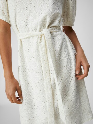 Robe 'Feodora' OBJECT en blanc