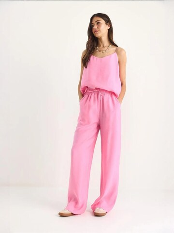 Completo pantalone di Bianco Lucci in rosa