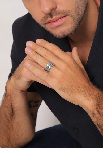 KUZZOI Ring 'Feder' in Zilver: voorkant