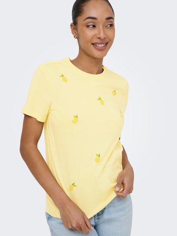 T-shirt 'ONLKITA' ONLY en jaune