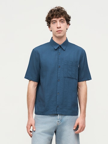 HOLLISTER Regular fit Button Up Shirt in Blue: front