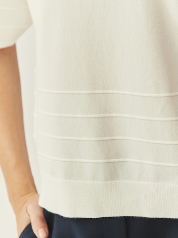 TATUUM Paita 'Patra' värissä valkoinen