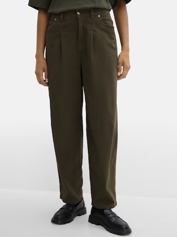 Barrel Pantaloni con pieghe di bonprix in verde: frontale