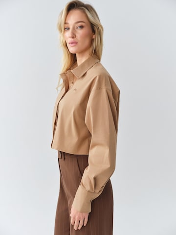 MB by Marta Buzolic - Blusa funcional en beige