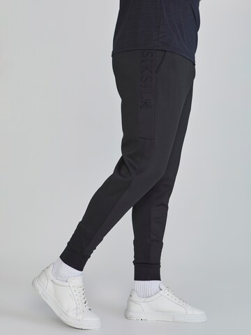 SikSilk Jogginganzug in Schwarz