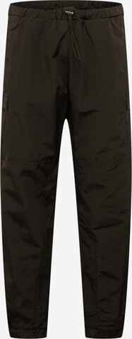 Mennace Tapered Cargo Pants 'Hennessey' in Black: front