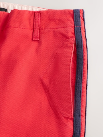 regular Pantaloni chino di Next in rosso